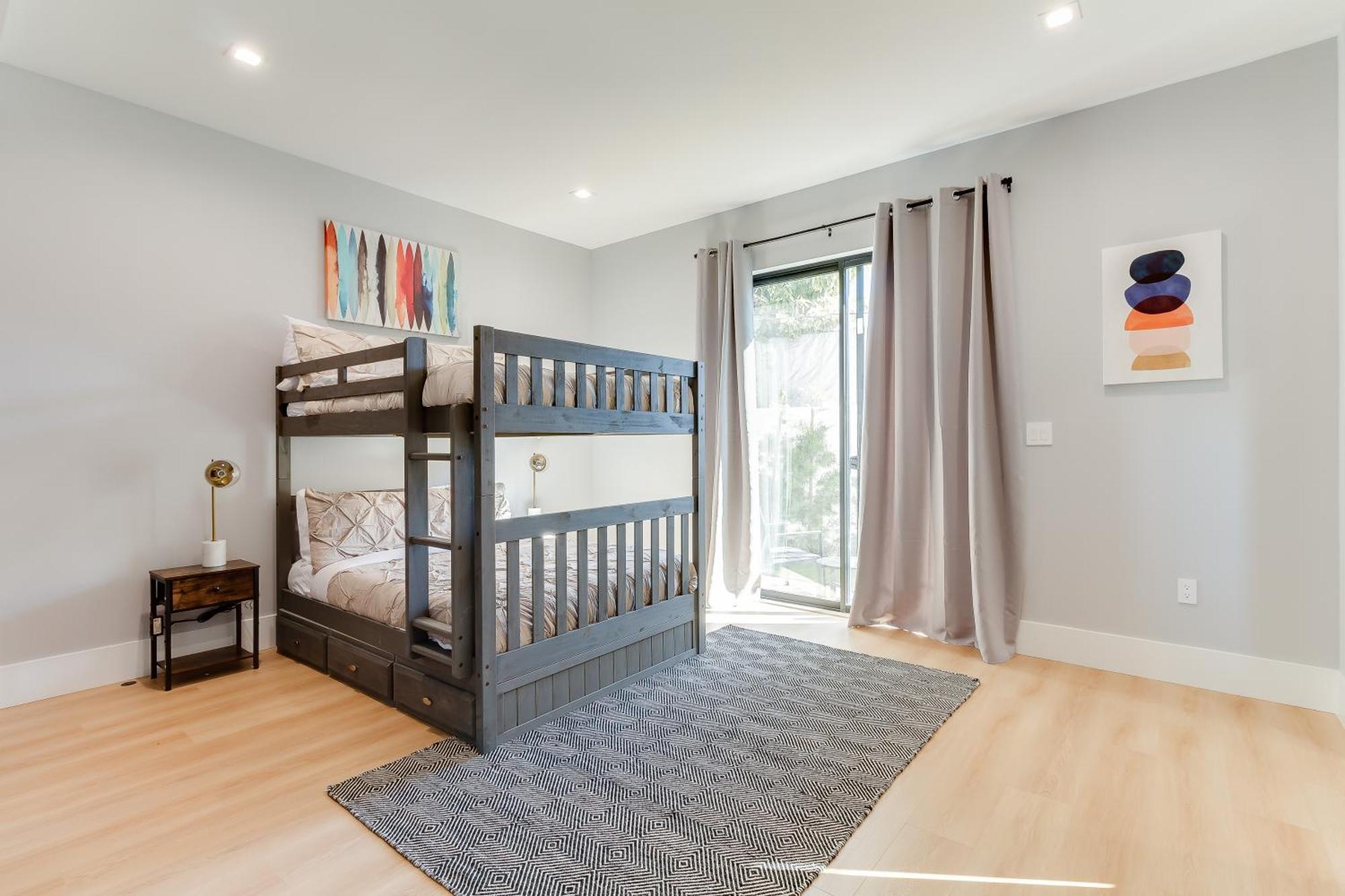 Brand New Modern 9 Bedroom Compound In Pickfair Village Holiday home Los Angeles